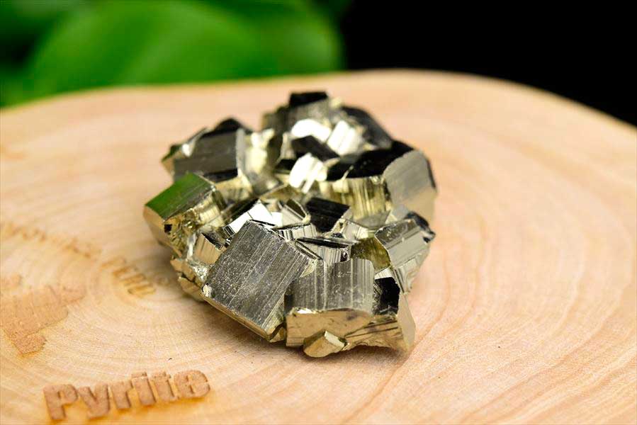 ペルー産　ワンサラ　パイライト　原石　クラスター　立方体結晶　黄鉄鉱　Huanzala Huallanca Pyrite　天然石　パワーストーン