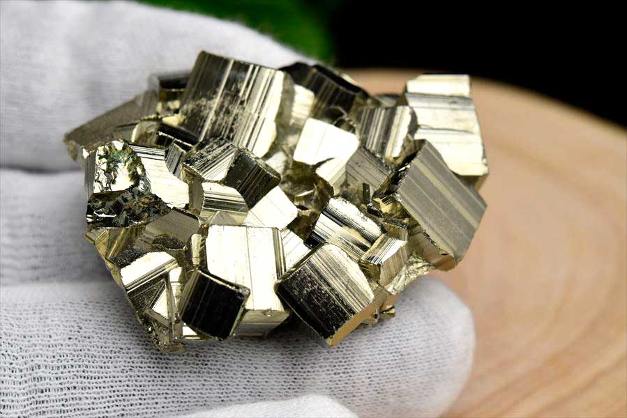 ペルー産　ワンサラ　パイライト　原石　クラスター　立方体結晶　黄鉄鉱　Huanzala Huallanca Pyrite　天然石　パワーストーン