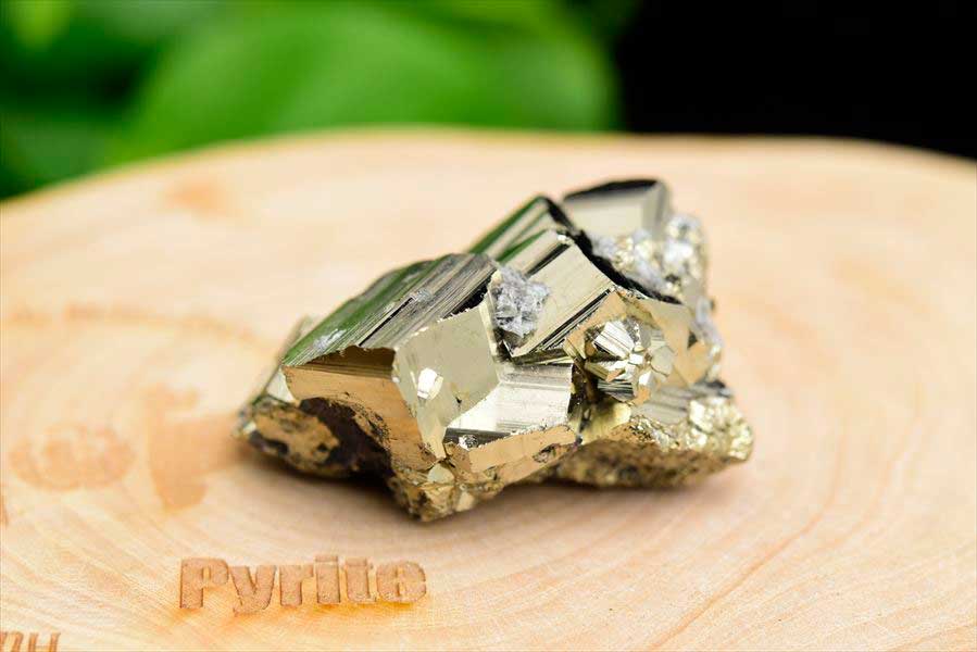 ペルー産　ワンサラ　パイライト　原石　クラスター　立方体結晶　黄鉄鉱　Huanzala Huallanca Pyrite　天然石　パワーストーン