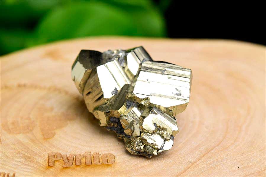 ペルー産　ワンサラ　パイライト　原石　クラスター　立方体結晶　黄鉄鉱　Huanzala Huallanca Pyrite　天然石　パワーストーン